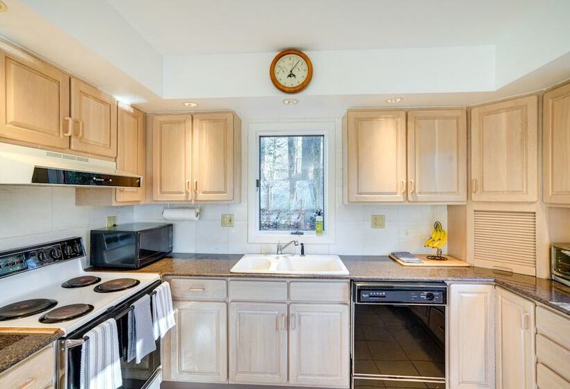 Great Barrington Lakeside Getaway W/ Kayak & Grill