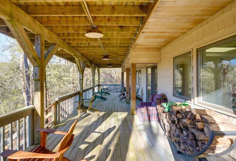 Great Barrington Lakeside Getaway W/ Kayak & Grill