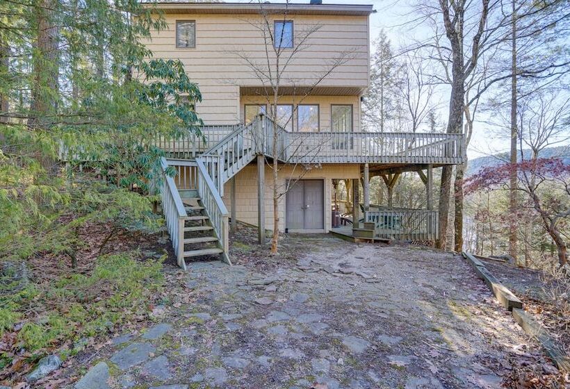 Great Barrington Lakeside Getaway W/ Kayak & Grill