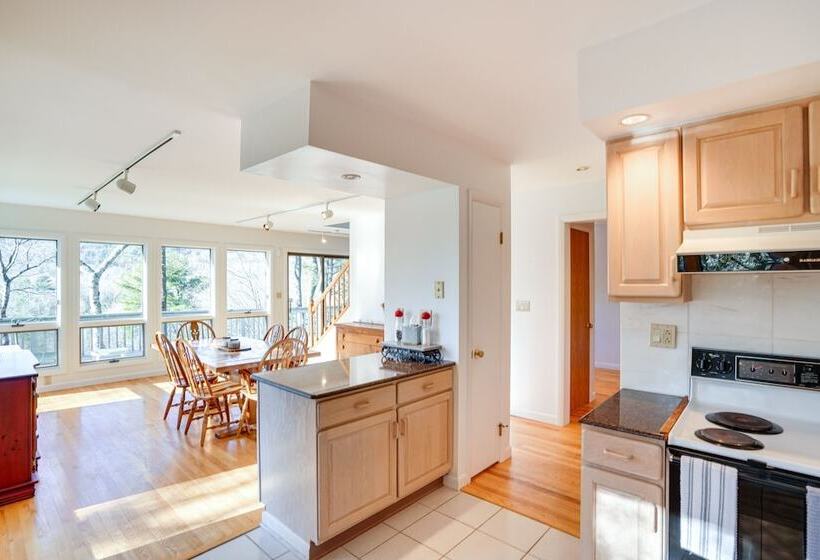 Great Barrington Lakeside Getaway W/ Kayak & Grill