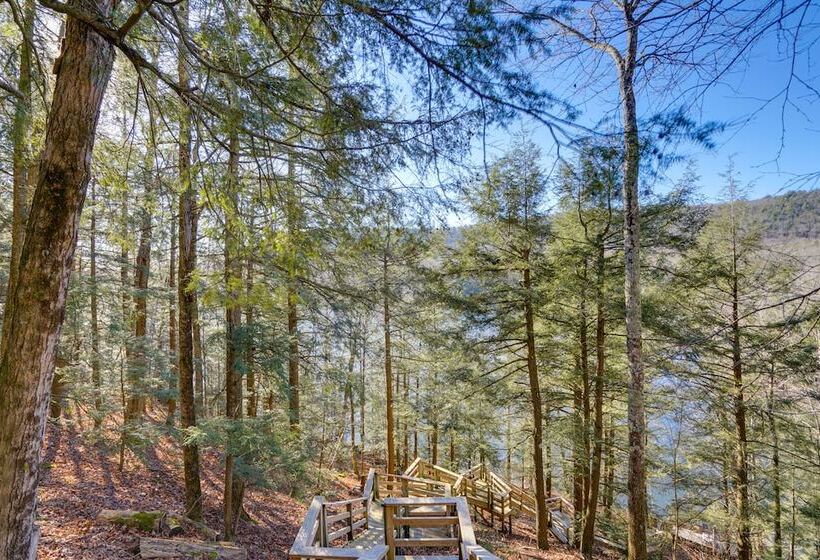 Great Barrington Lakeside Getaway W/ Kayak & Grill