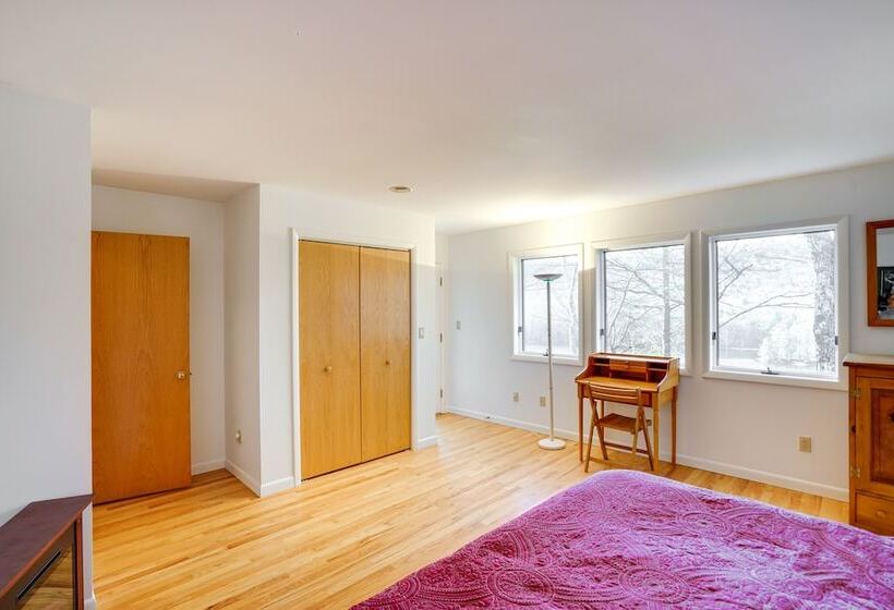 Great Barrington Lakeside Getaway W/ Kayak & Grill