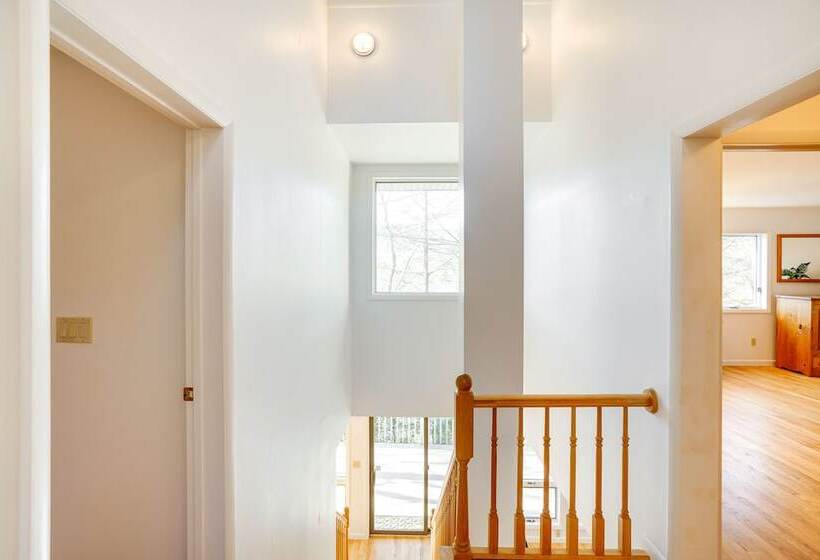 Great Barrington Lakeside Getaway W/ Kayak & Grill