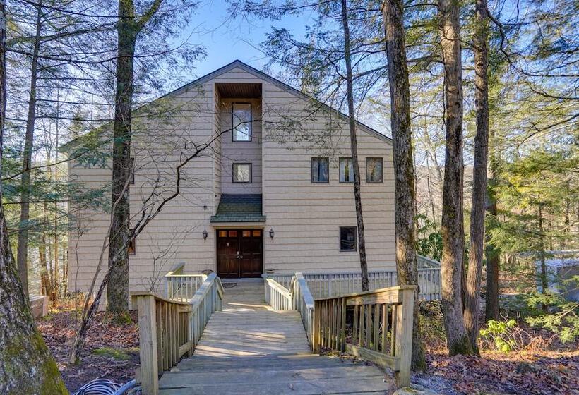 Great Barrington Lakeside Getaway W/ Kayak & Grill