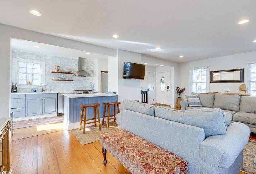 Greenport Home W/ Harbor View Near Ferry & Beaches