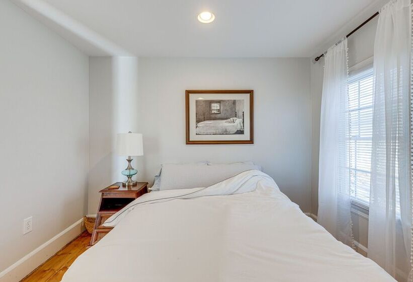 Greenport Home W/ Harbor View Near Ferry & Beaches