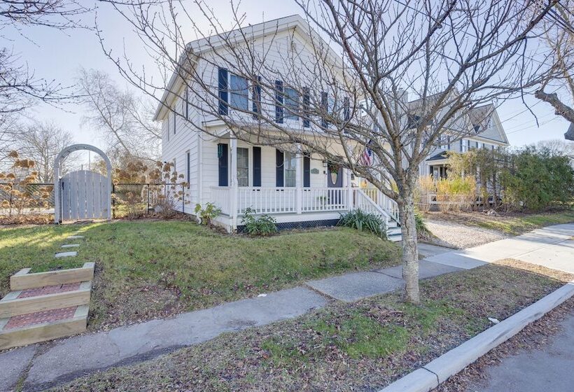 Greenport Home W/ Harbor View Near Ferry & Beaches