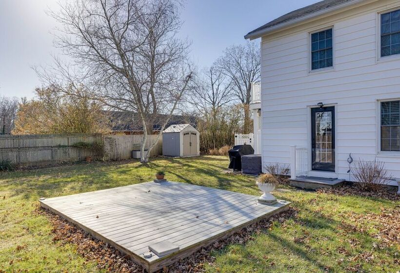 Greenport Home W/ Harbor View Near Ferry & Beaches