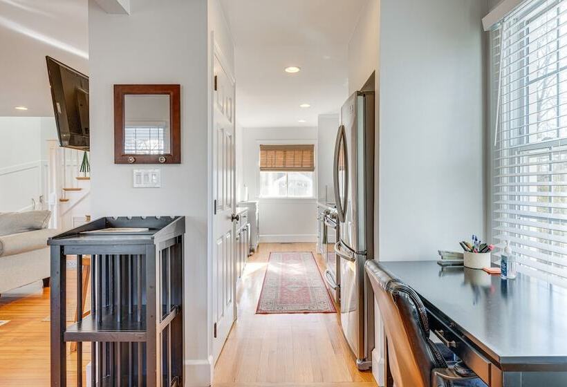 Greenport Home W/ Harbor View Near Ferry & Beaches