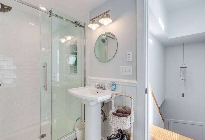 Greenport Home W/ Harbor View Near Ferry & Beaches