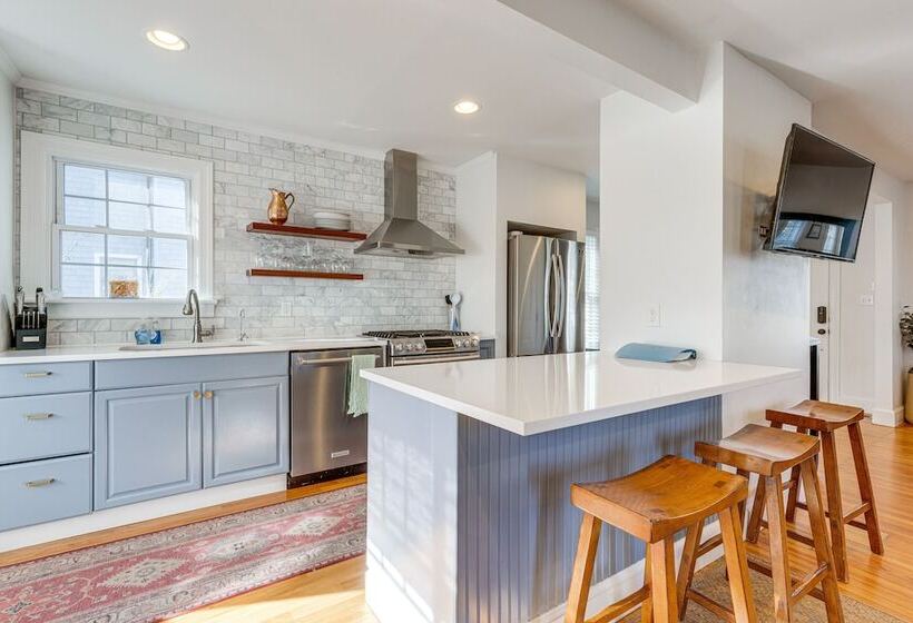 Greenport Home W/ Harbor View Near Ferry & Beaches