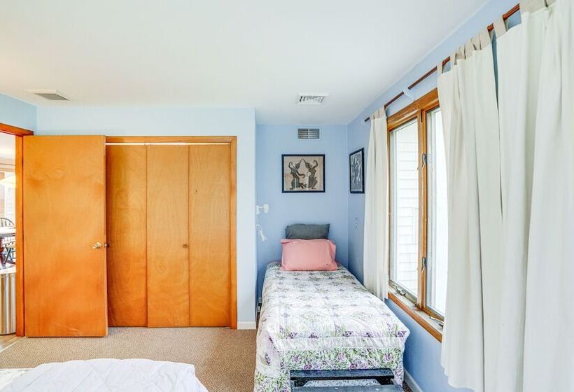 Hawley Home W/ Deck: 4 Mi To Berkshire East Resort