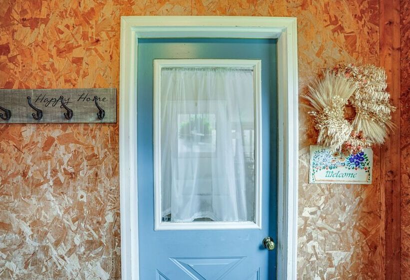 Hawley Home W/ Deck: 4 Mi To Berkshire East Resort