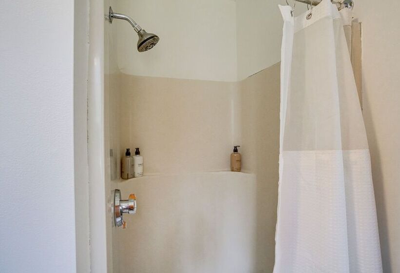 Hawley Home W/ Deck: 4 Mi To Berkshire East Resort