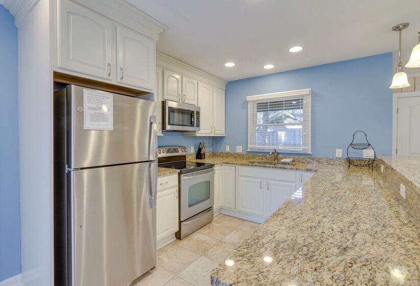 Hilton Head Island Resort Home W/ Community Beach!