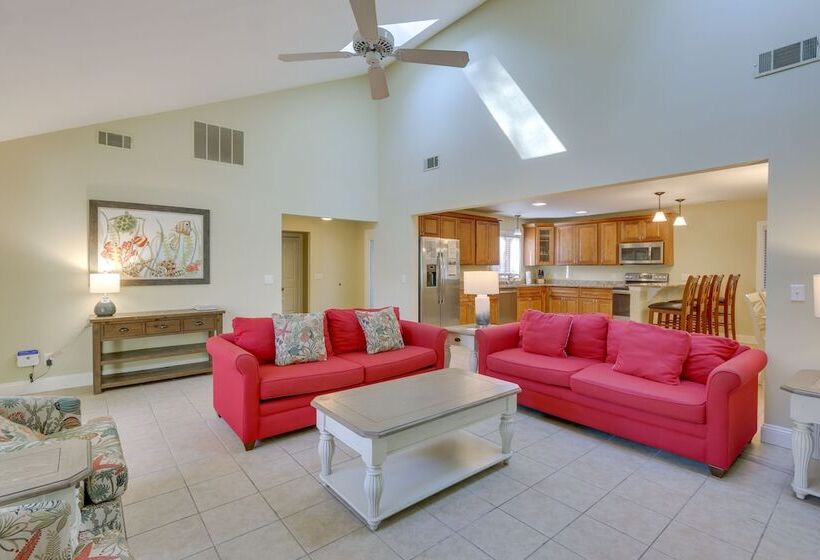 Hilton Head Resort Getaway: Community Beach, Pool!