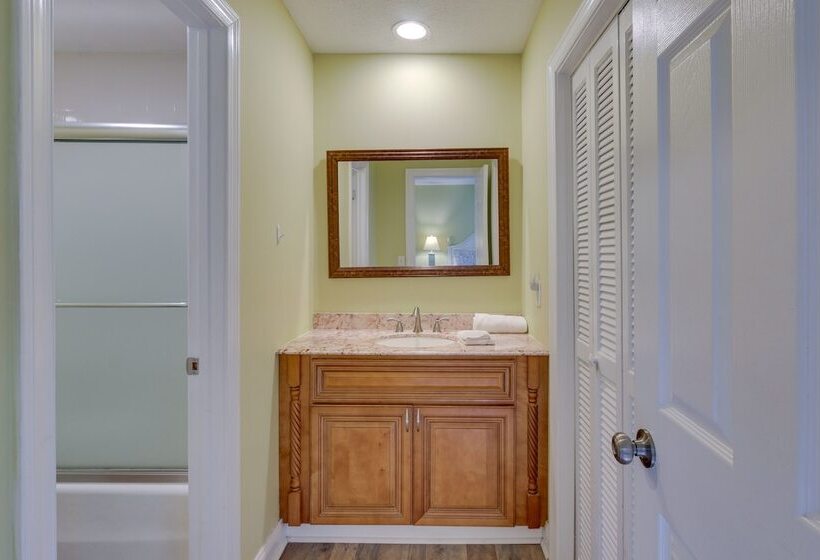 Hilton Head Resort Getaway: Community Beach, Pool!