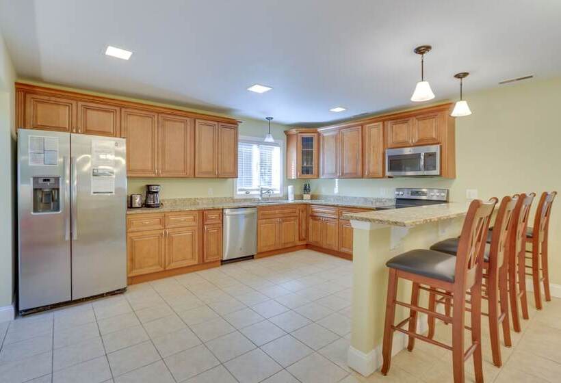 Hilton Head Resort Getaway: Community Beach, Pool!