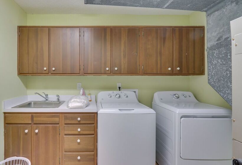 Hilton Head Resort Getaway: Community Beach, Pool!