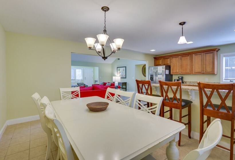 Hilton Head Resort Getaway: Community Beach, Pool!