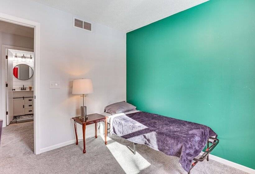 Home W/ Fire Pit & Sunroom: 9 Mi To Downtown Akron
