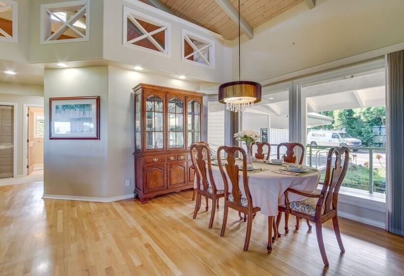 Honomu Home W/ Screened Lanai + Ocean Views!