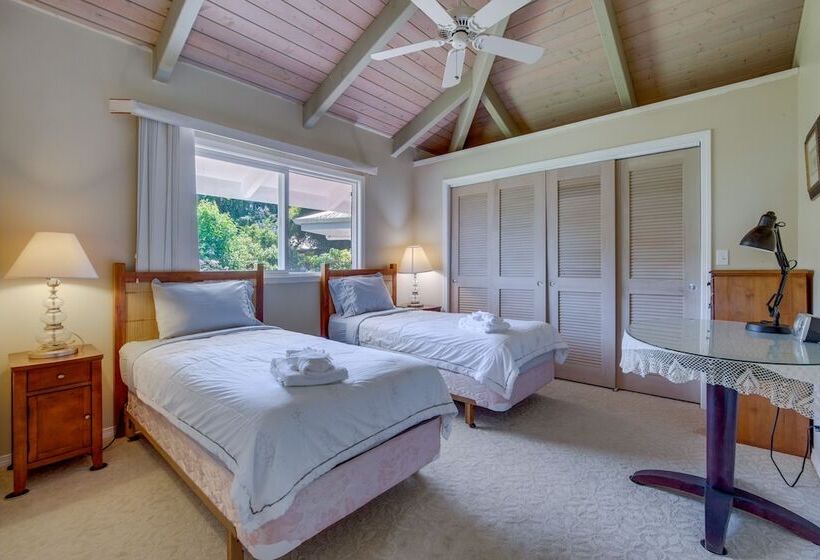 Honomu Home W/ Screened Lanai + Ocean Views!