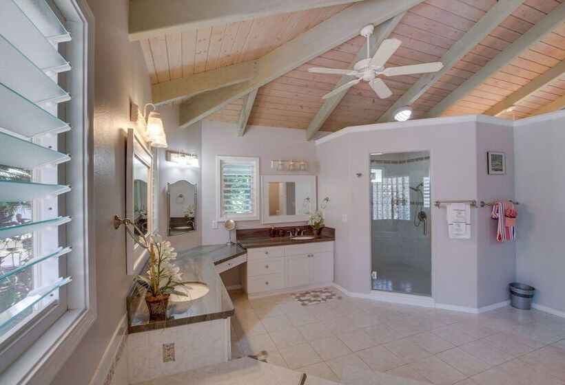 Honomu Home W/ Screened Lanai + Ocean Views!