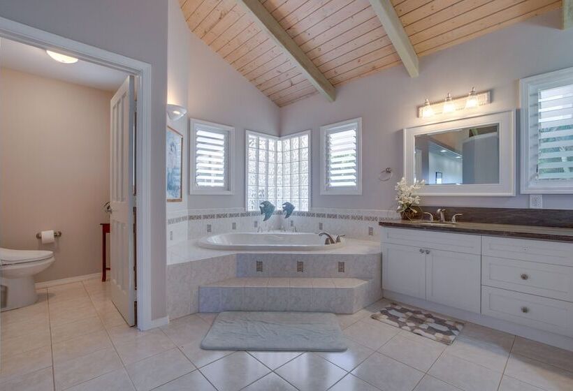 Honomu Home W/ Screened Lanai + Ocean Views!