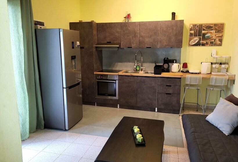 פונדק Black Fig