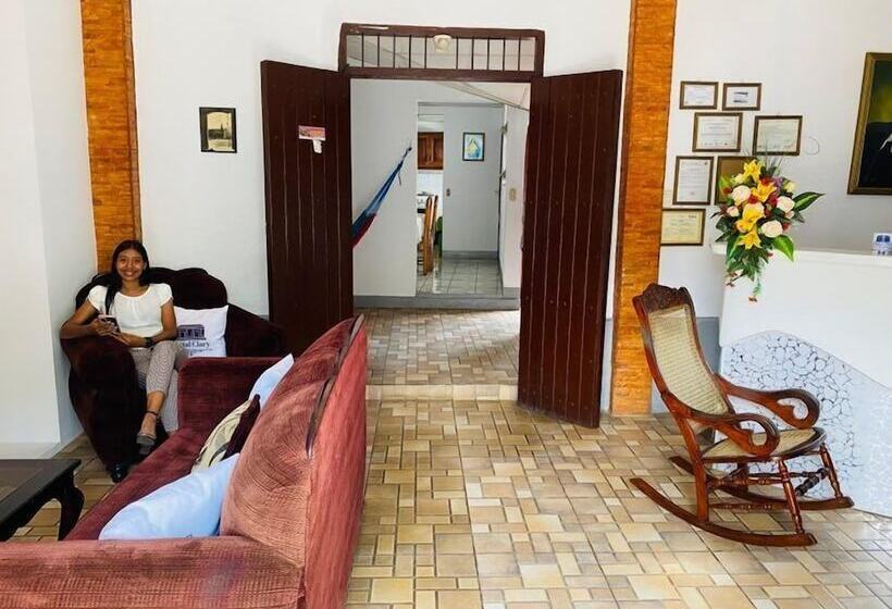 Hostal Clary