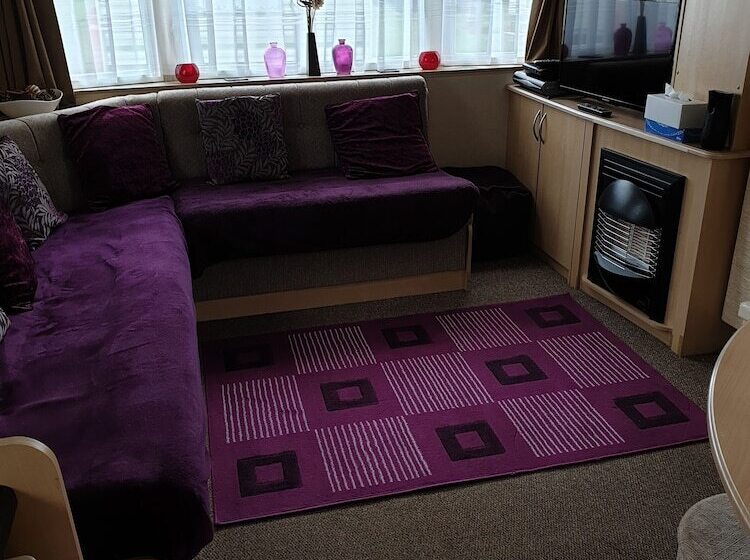 בית מלון כפרי 3 Bed Static Caravan