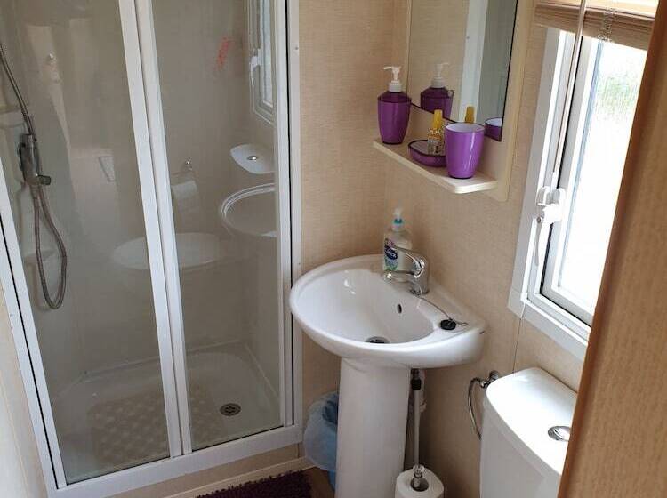 בית מלון כפרי 3 Bed Static Caravan