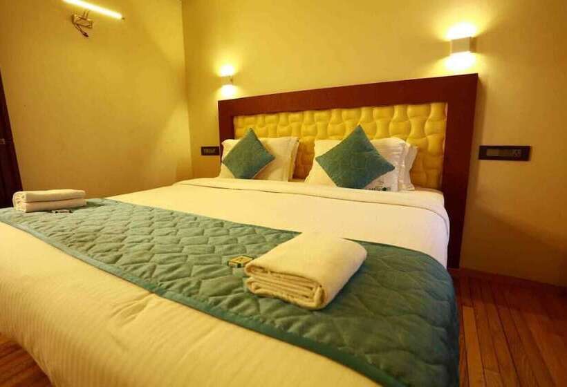 Отель Double Decker Houseboat