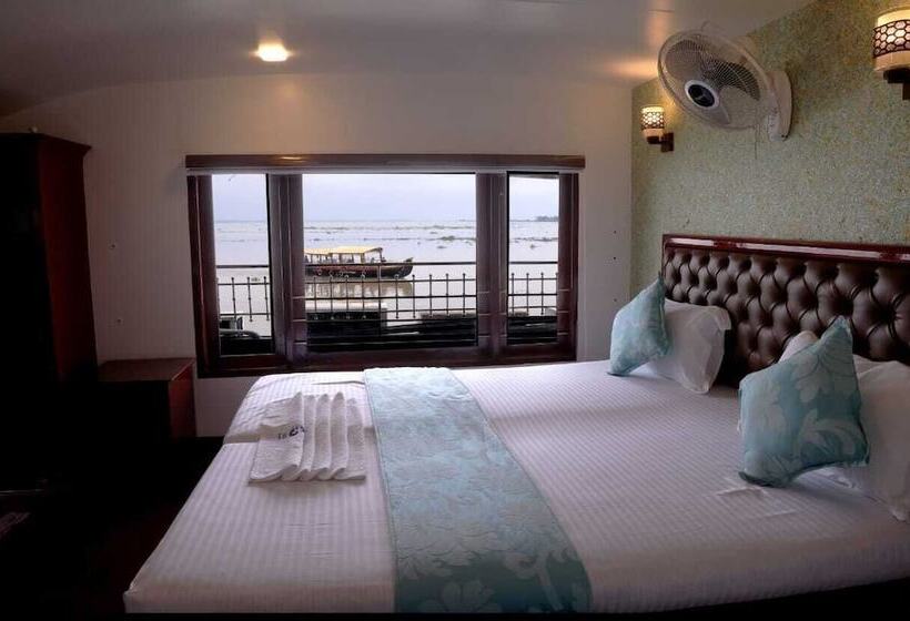 Отель Double Decker Houseboat