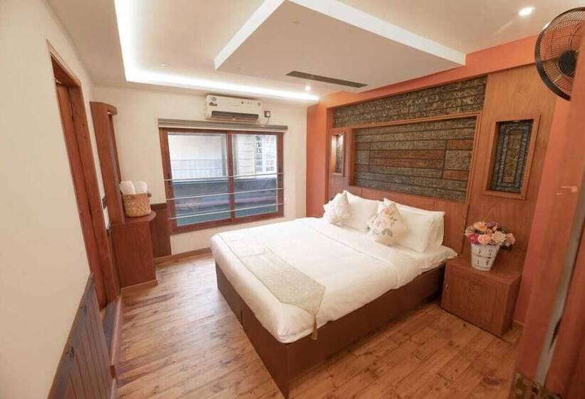 Отель Double Decker Houseboat
