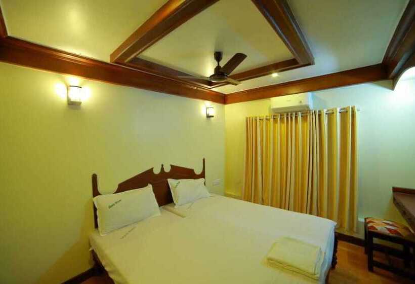 Отель Double Decker Houseboat