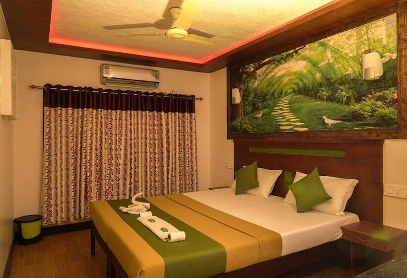 Отель Double Decker Houseboat