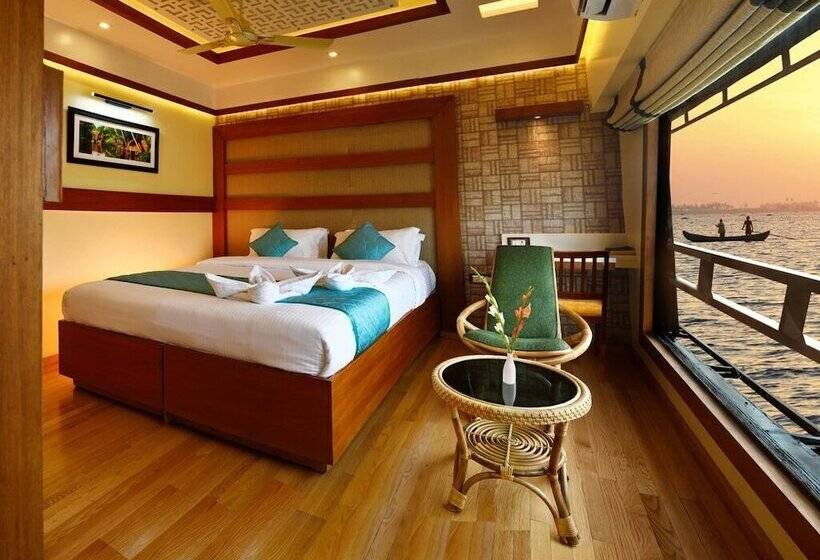 Отель Double Decker Houseboat