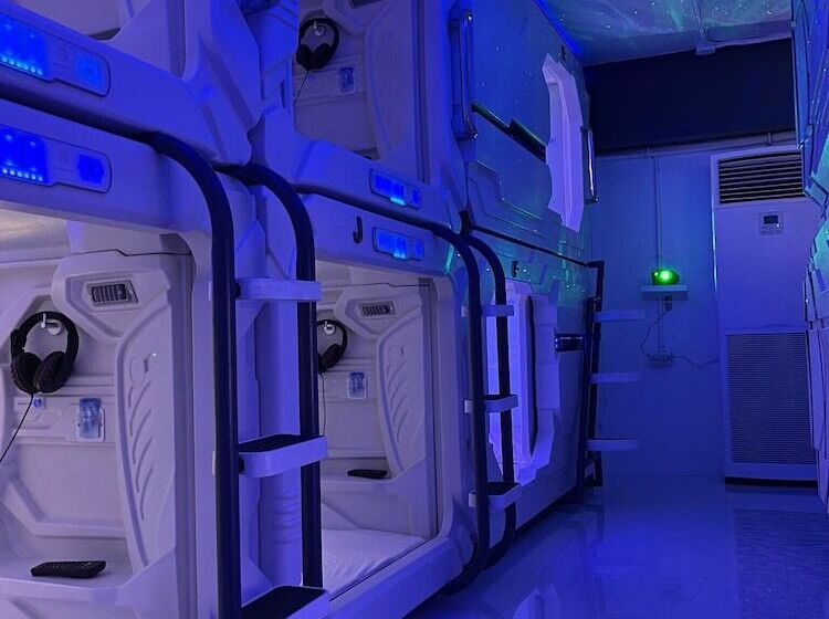 هتل Bmax Spacepods