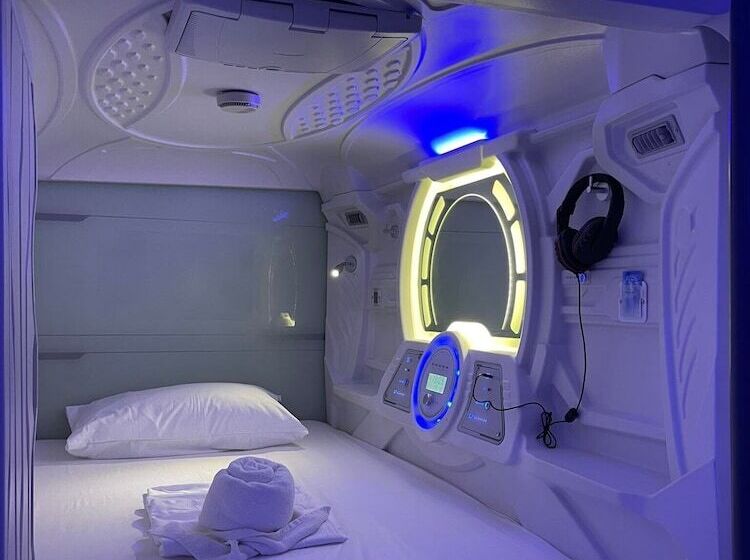 هتل Bmax Spacepods