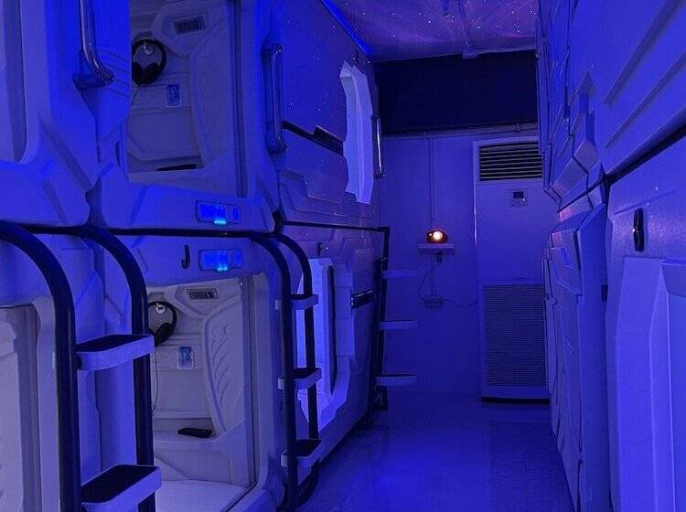 هتل Bmax Spacepods