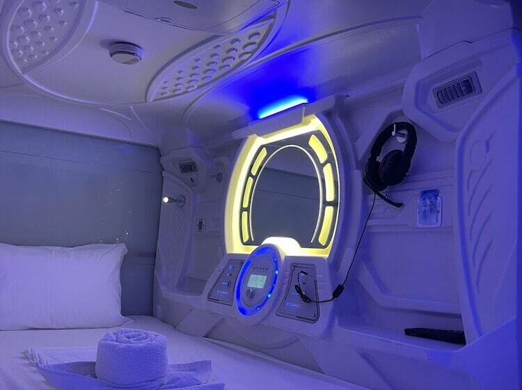 هتل Bmax Spacepods