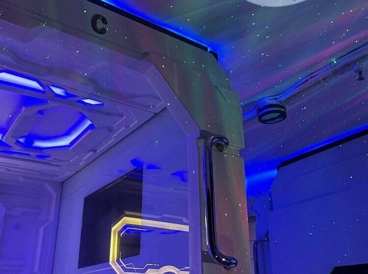 هتل Bmax Spacepods