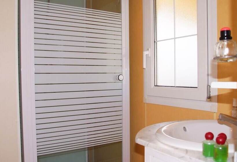 فندق Camping Rives Du Lac De Sainte Croix