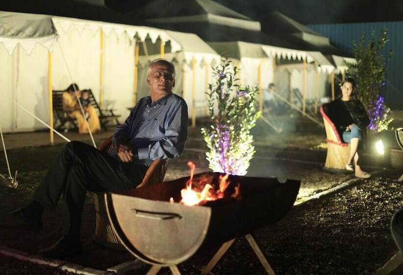 호텔 Delta 105   A Military Themed Adventure Park