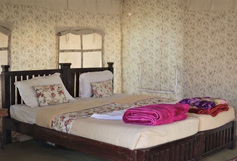 호텔 Delta 105   A Military Themed Adventure Park