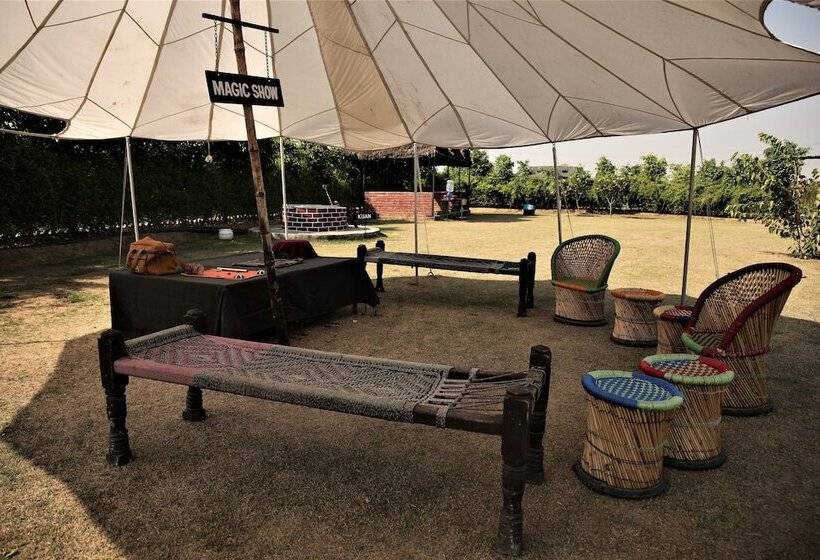 호텔 Delta 105   A Military Themed Adventure Park