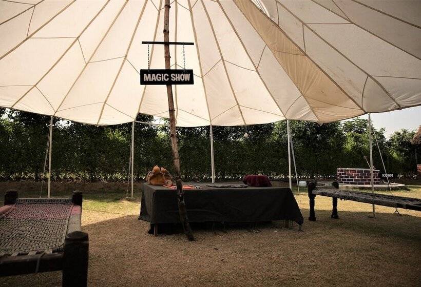 호텔 Delta 105   A Military Themed Adventure Park