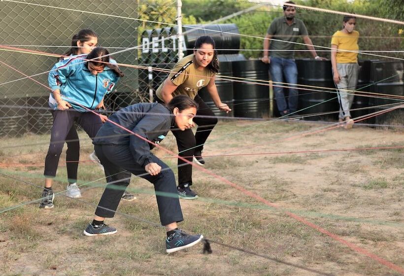 호텔 Delta 105   A Military Themed Adventure Park